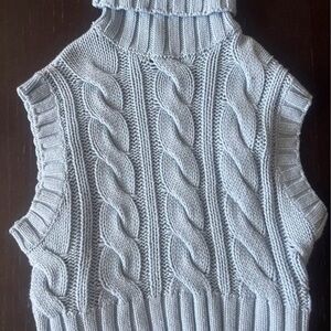 H&M Gray Cable Knit Turtleneck Sweater Vest